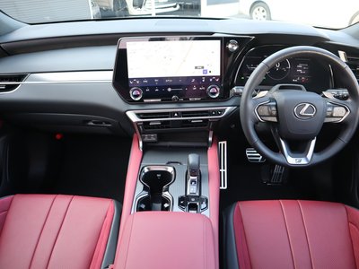 صورة 8 لـ 2025 Lexus RX