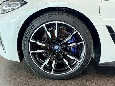 2024 BMW I4 — миниатюра 21