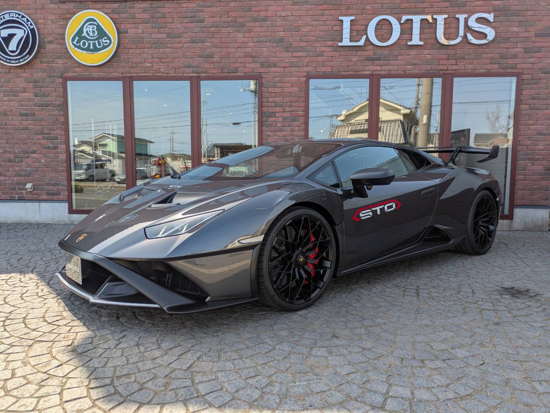 LAMBORGHINI HURACAN - View 1