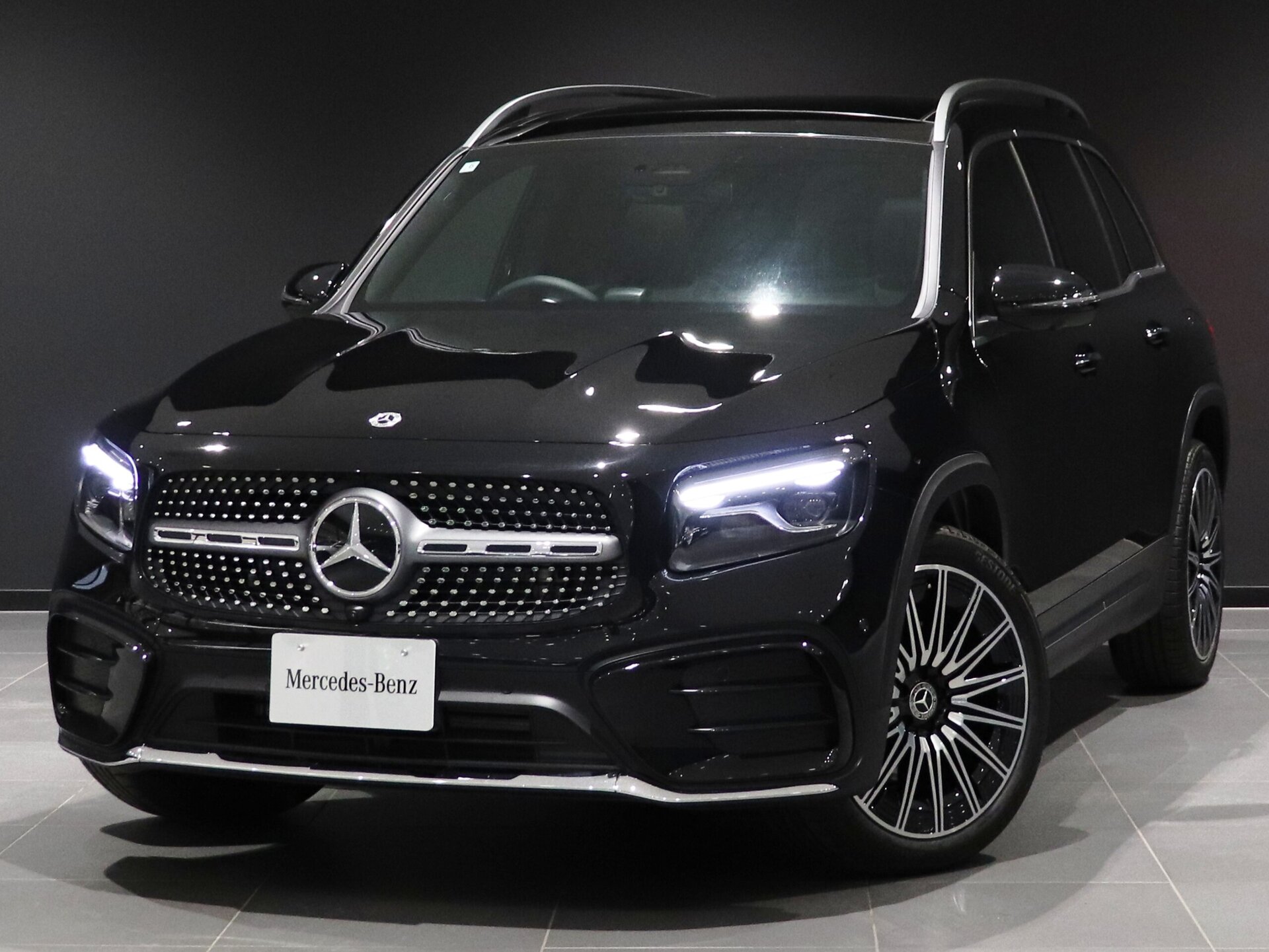 MERCEDES-BENZ GLB - View 1