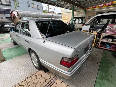 MERCEDES-BENZ E-CLASS - 4
