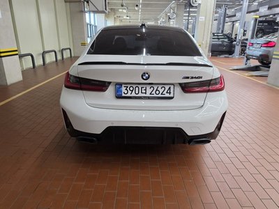 2025 BMW 3 SERIES photo 3