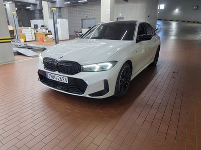 2025 BMW 3 SERIES photo 1