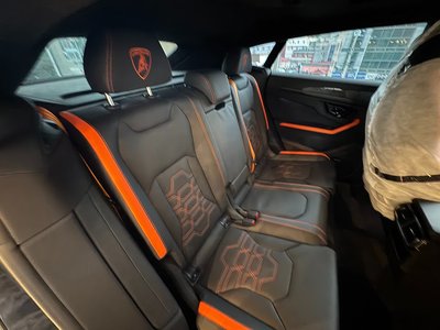 LAMBORGHINI URUS - 10