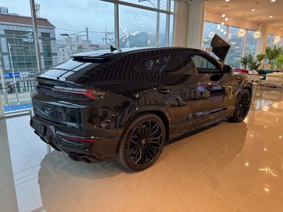 LAMBORGHINI URUS - 5