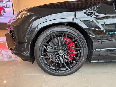 LAMBORGHINI URUS - 6