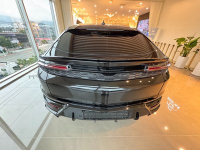LAMBORGHINI URUS - 3