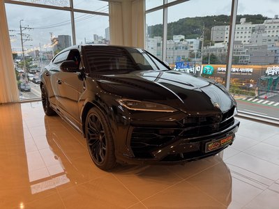 LAMBORGHINI URUS - 1