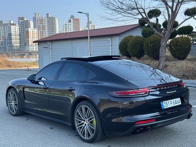 PORSCHE PANAMERA - 4