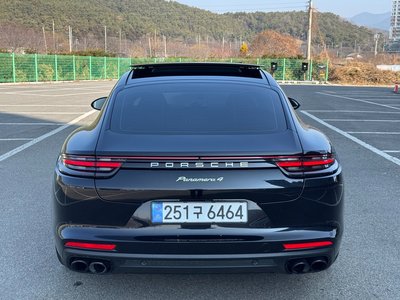 PORSCHE PANAMERA - 8