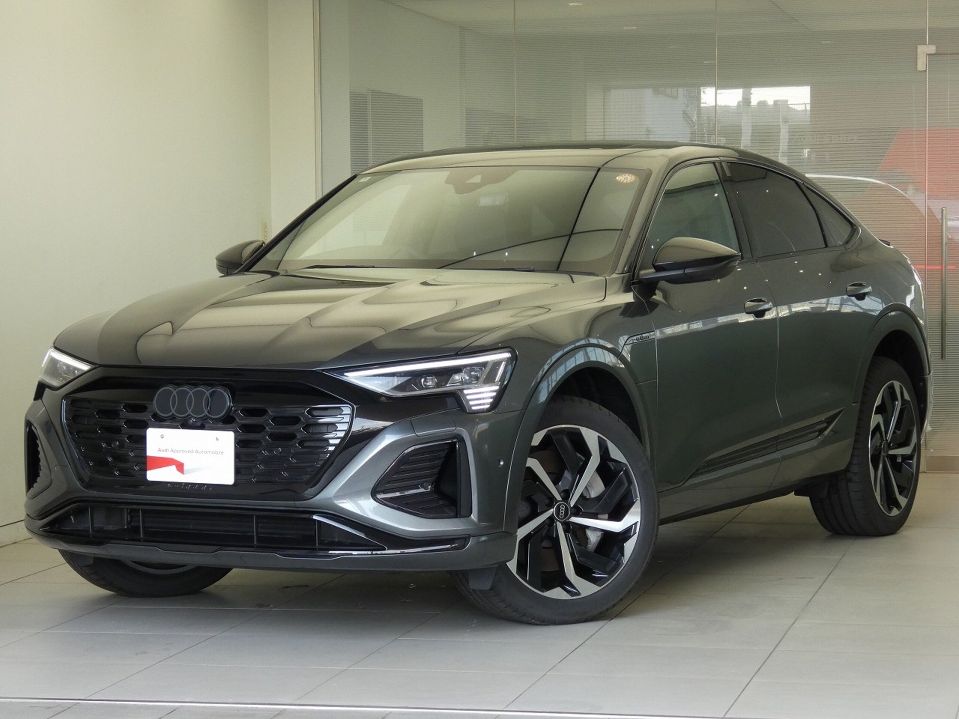 AUDI Q8 SPORTBACK E-TRON - View 1