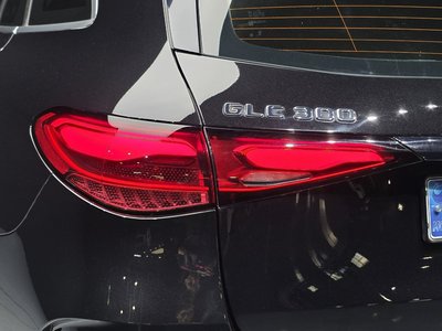 MERCEDES-BENZ GLC - 10