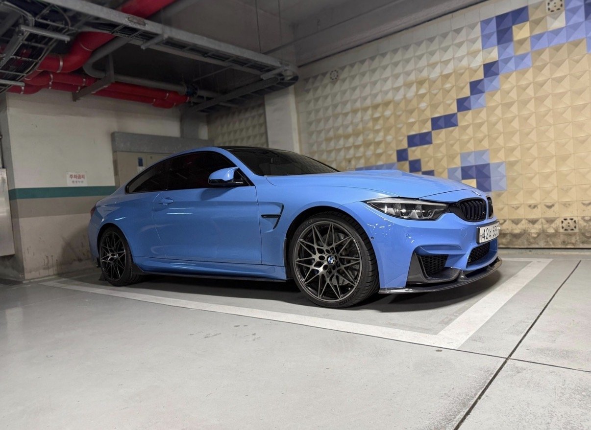 BMW M4 - View 1