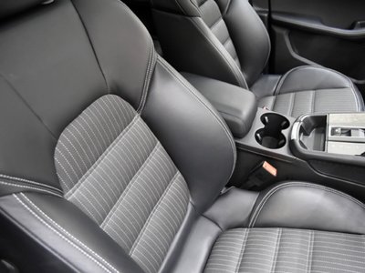 PORSCHE MACAN - 10