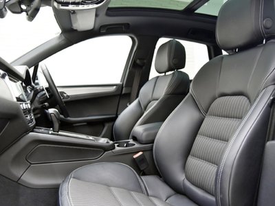 PORSCHE MACAN - 7