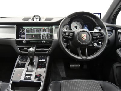 PORSCHE MACAN - 9