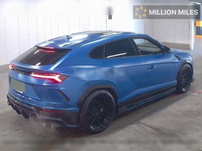 LAMBORGHINI URUS - 5