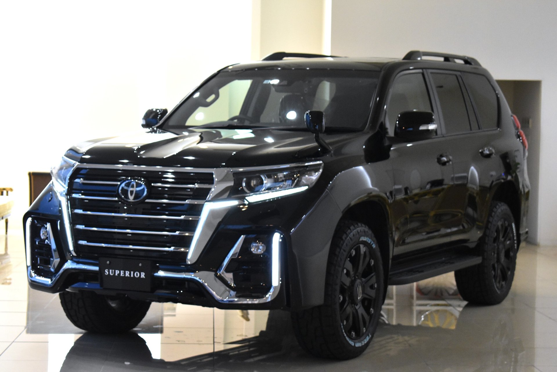 TOYOTA LAND CRUISER PRADO - View 1