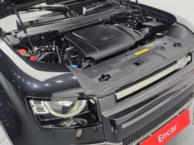 LAND ROVER DEFENDER - 7