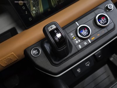LAND ROVER DEFENDER - 9