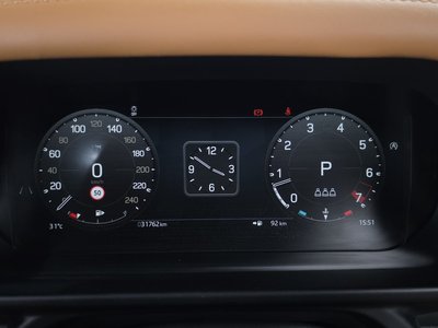 LAND ROVER DEFENDER - 8