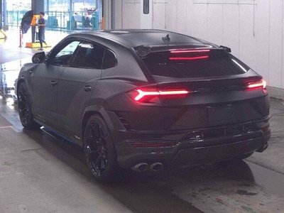 LAMBORGHINI URUS - 1