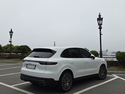 صورة 3 لـ 2021 Porsche CAYENNE