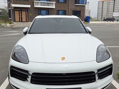 صورة 2 لـ 2021 Porsche CAYENNE