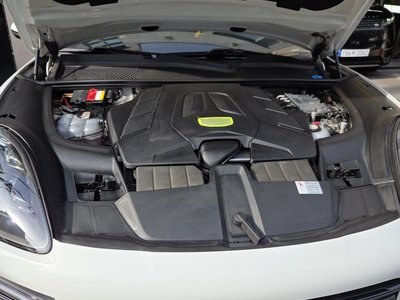 صورة 6 لـ 2021 Porsche CAYENNE