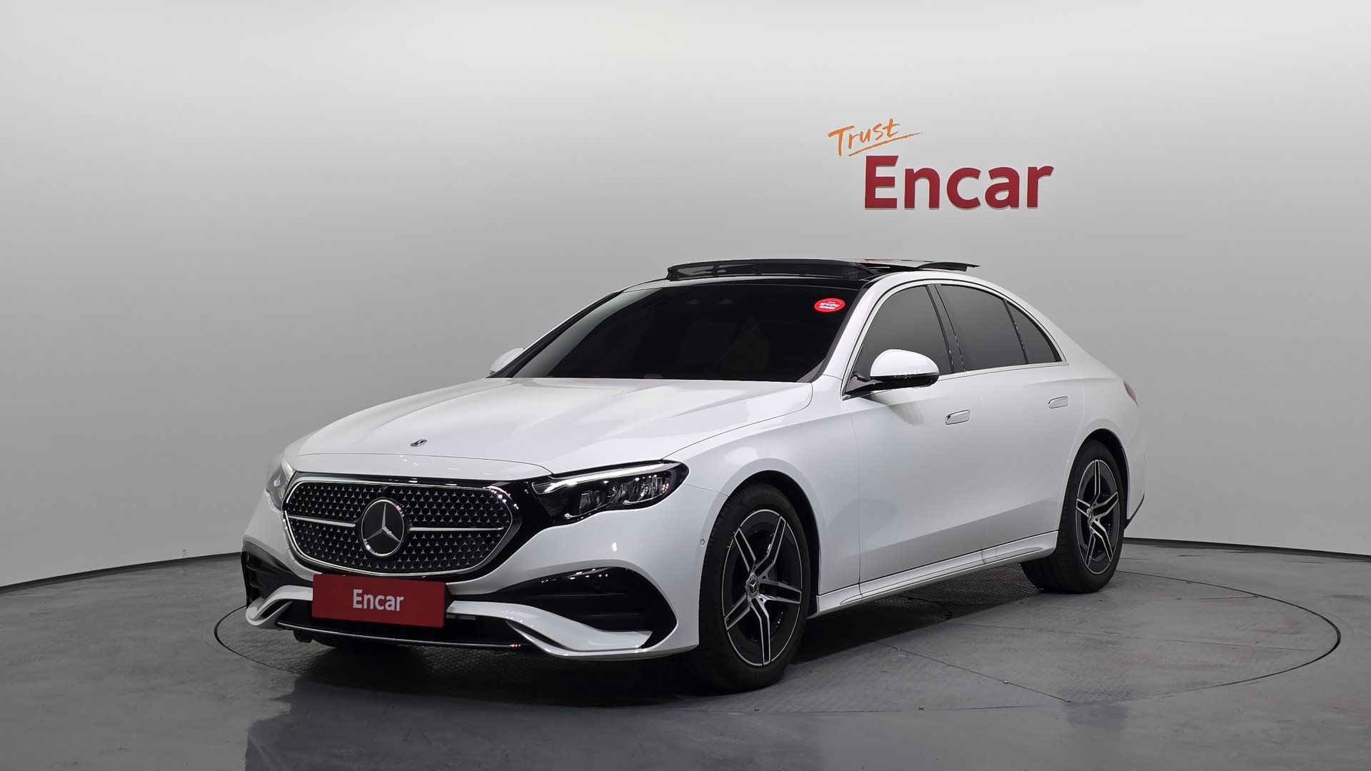 MERCEDES-BENZ E-CLASS - View 1