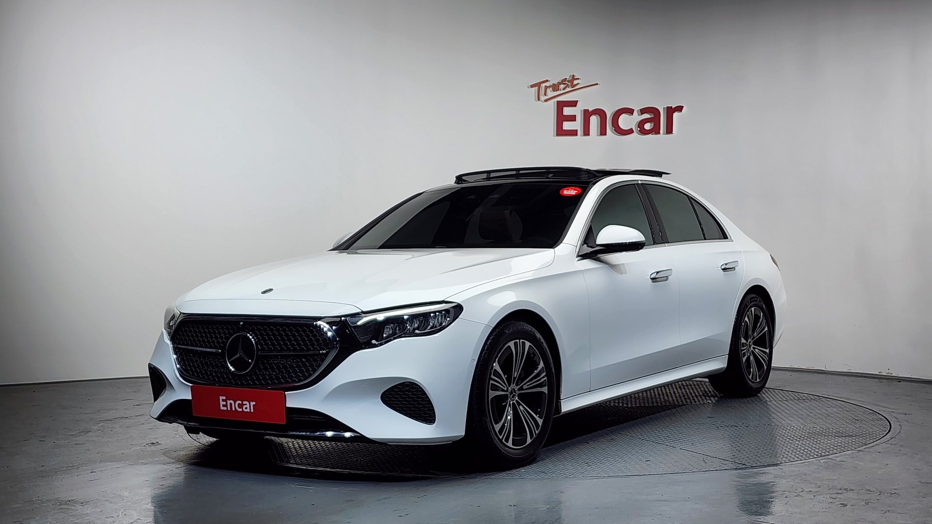 MERCEDES-BENZ E-CLASS - View 1