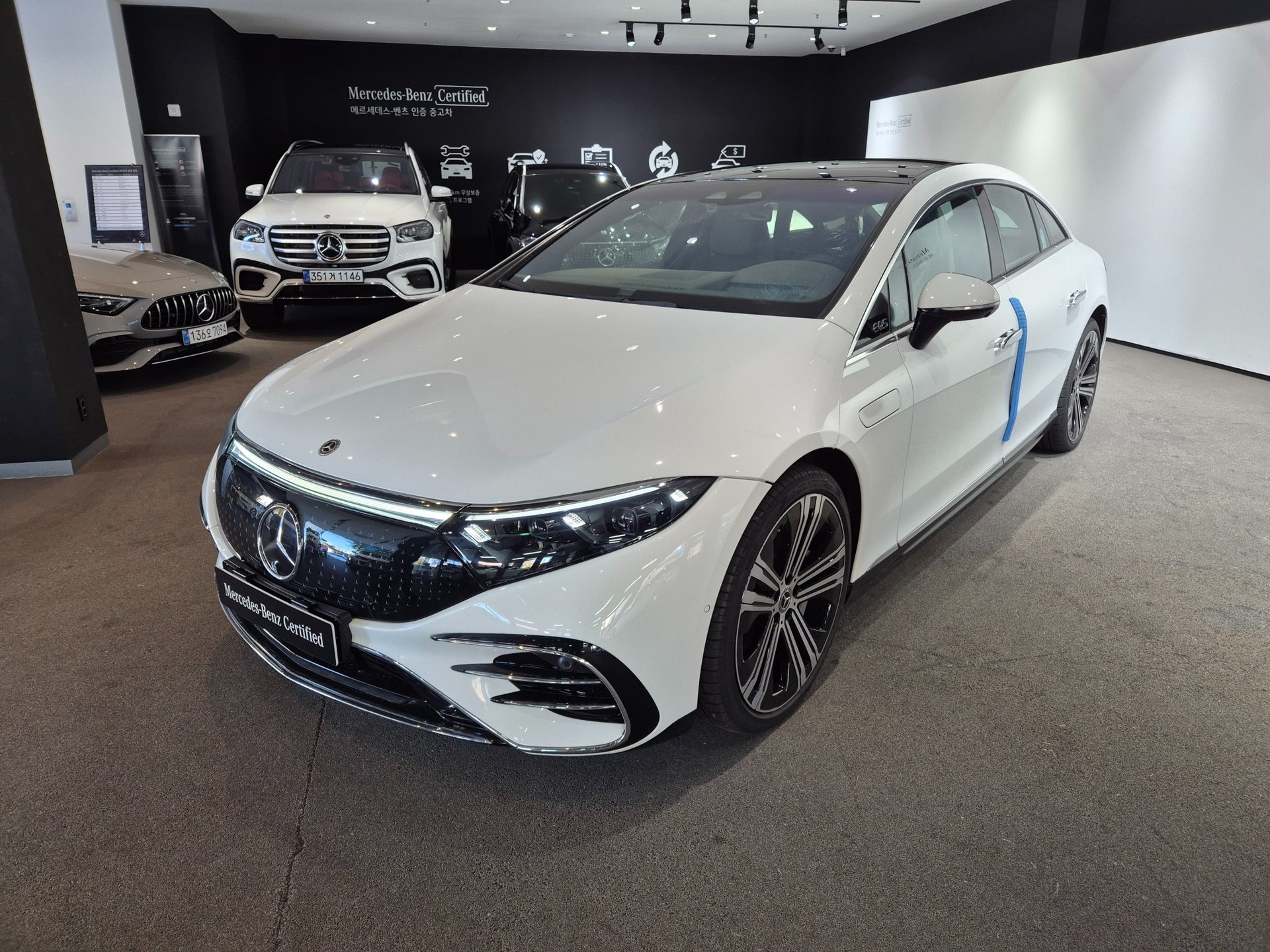 MERCEDES-BENZ EQS - View 1