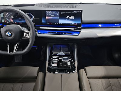 2025 BMW 5 SERIES — фото 5