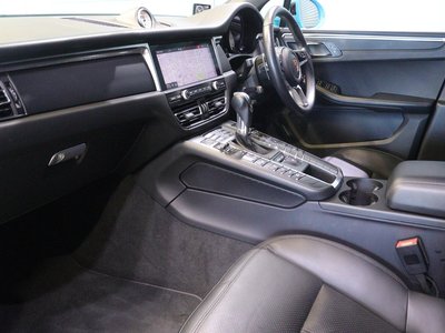 PORSCHE MACAN - 9