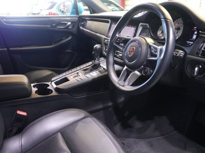 PORSCHE MACAN - 8