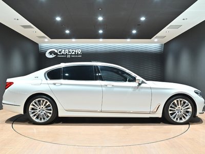 BMW 7 SERIES - 8