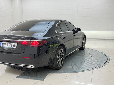 MERCEDES-BENZ E-CLASS - 6