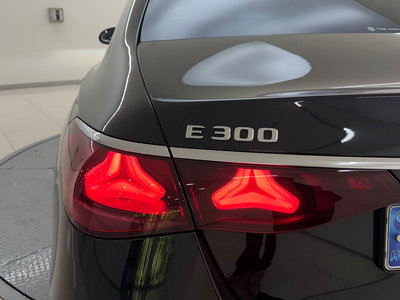 MERCEDES-BENZ E-CLASS - 10