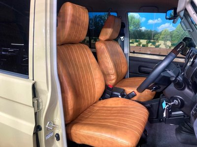 TOYOTA LAND CRUISER 70 - 9