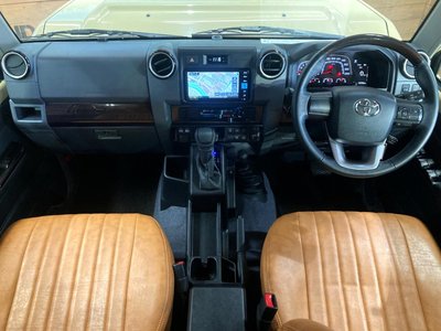 TOYOTA LAND CRUISER 70 - 2