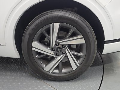 صورة 8 لـ 2025 Genesis GV70