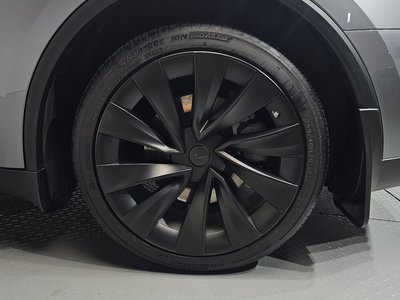 TESLA MODEL Y - 8