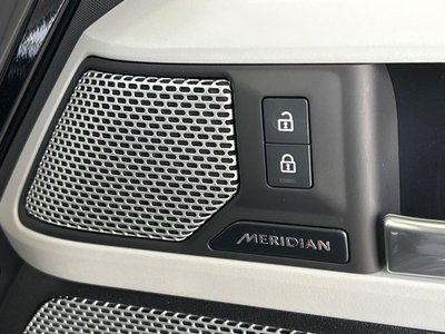 LAND ROVER DEFENDER - 8