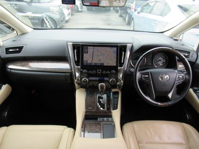 TOYOTA ALPHARD - 4