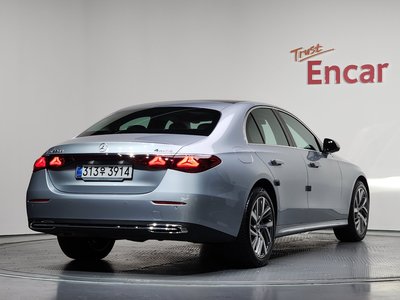 MERCEDES-BENZ E-CLASS - 3