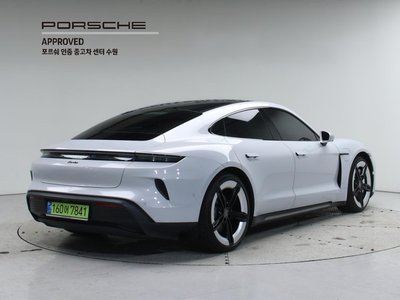 PORSCHE TAYCAN - 5