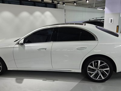 MERCEDES-BENZ E-CLASS - 8