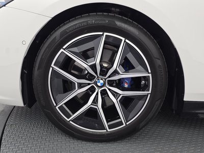 2025 BMW 5 SERIES photo 6