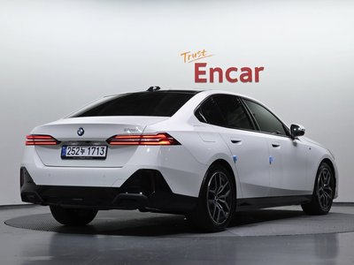 2025 BMW 5 SERIES photo 4