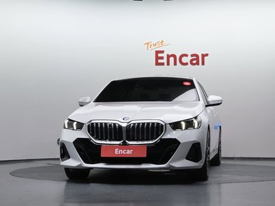 2025 BMW 5 SERIES photo 2